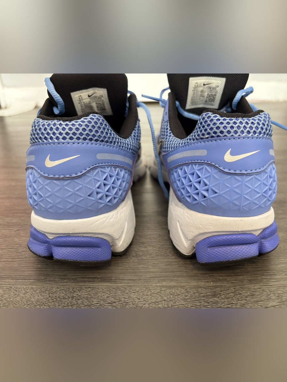 Nike Light Blue and White Mesh Running Sneakers - Picture 2 of 6
